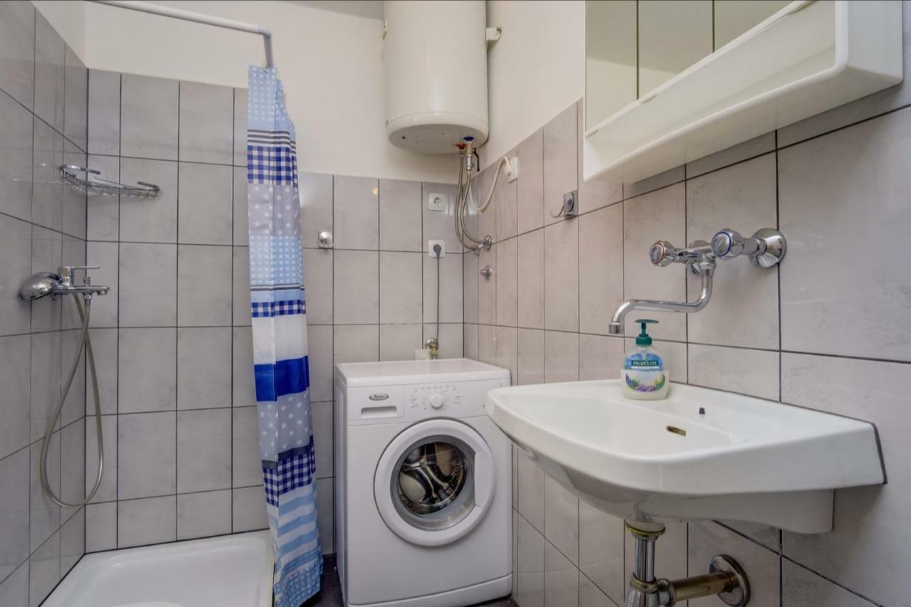 Apartments Ivna ヴェリ・ロシニュ エクステリア 写真